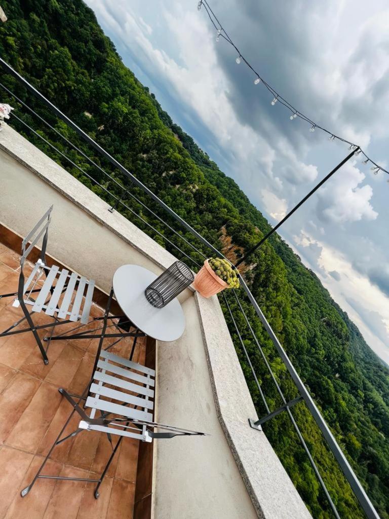 La Casa Sui Tetti -Calcata Apartment Bagian luar foto